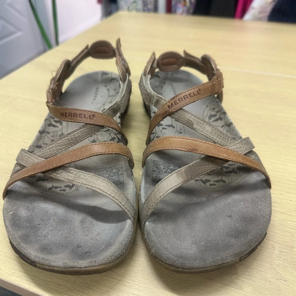 Women's Merrell Agave Brown and Tan Strappy Sandals Shoes Size 9 GUC